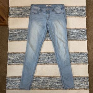 NWOT Hollister Light Wash Skinny Jeans